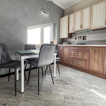Apartments On Zaliznychna 49 Ивано-Франковск Экстерьер фото