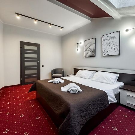 Apartments On Zaliznychna 49 Ивано-Франковск Экстерьер фото