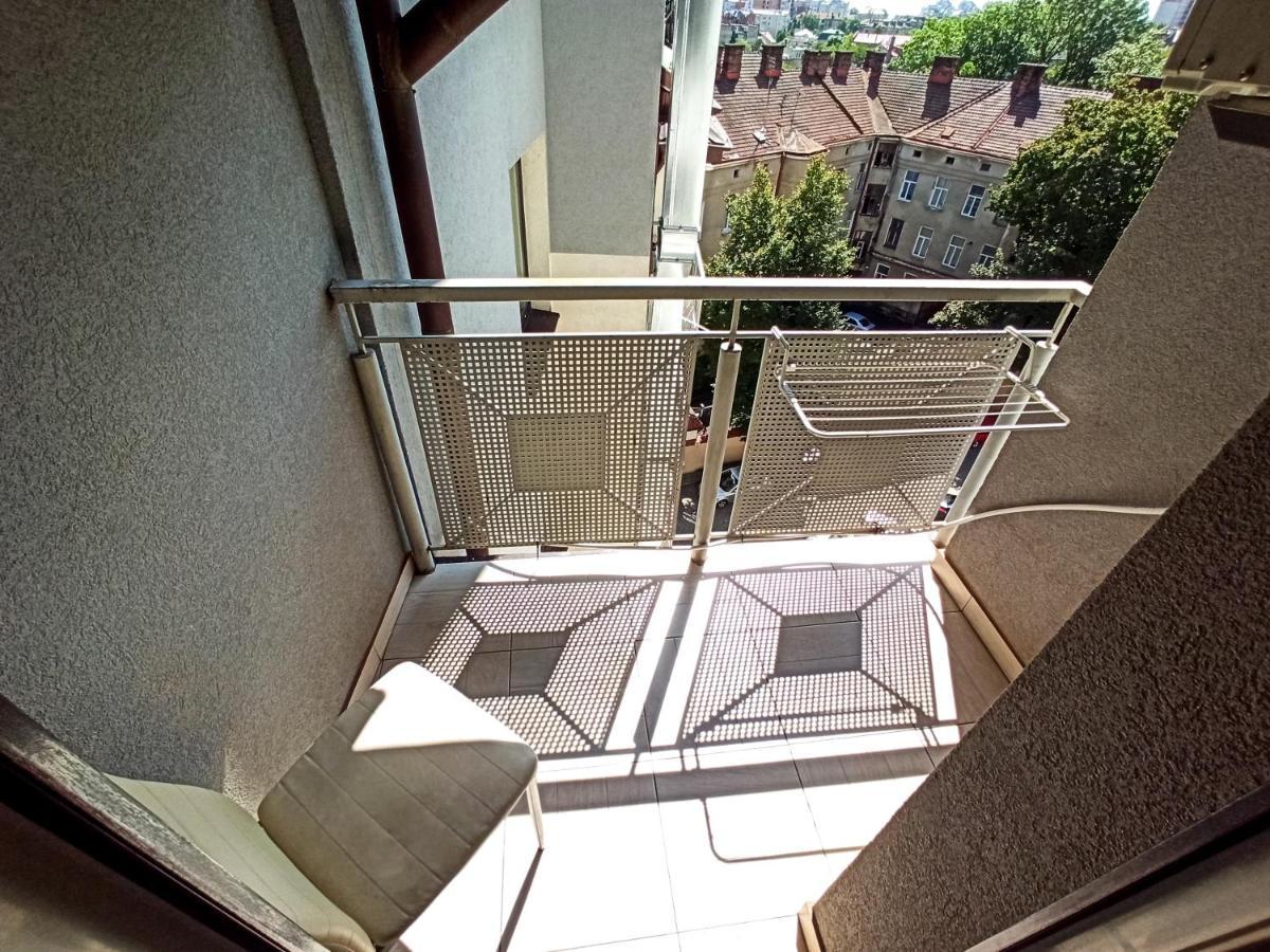 Apartments On Zaliznychna 49 Ивано-Франковск Экстерьер фото