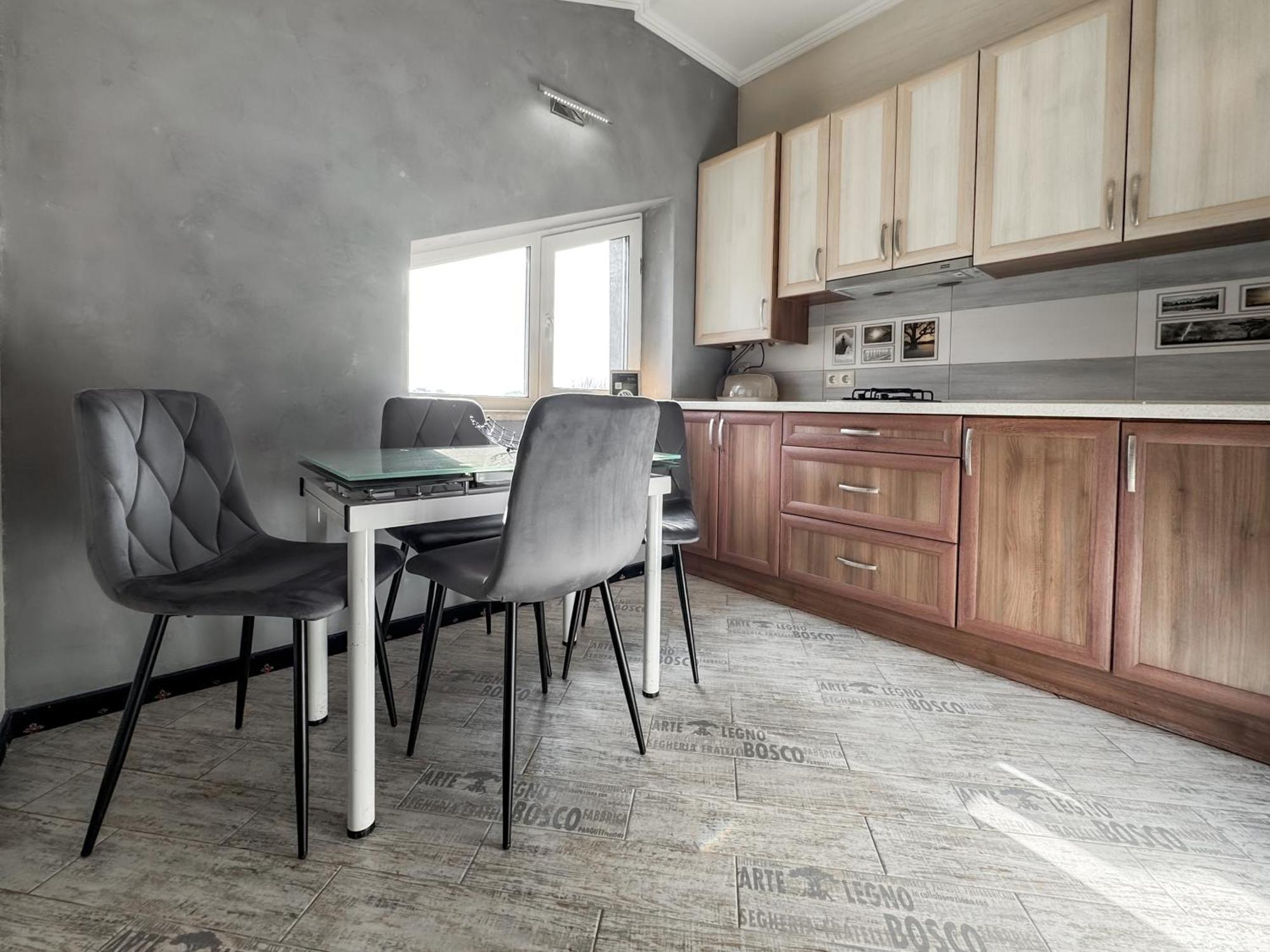 Apartments On Zaliznychna 49 Ивано-Франковск Экстерьер фото