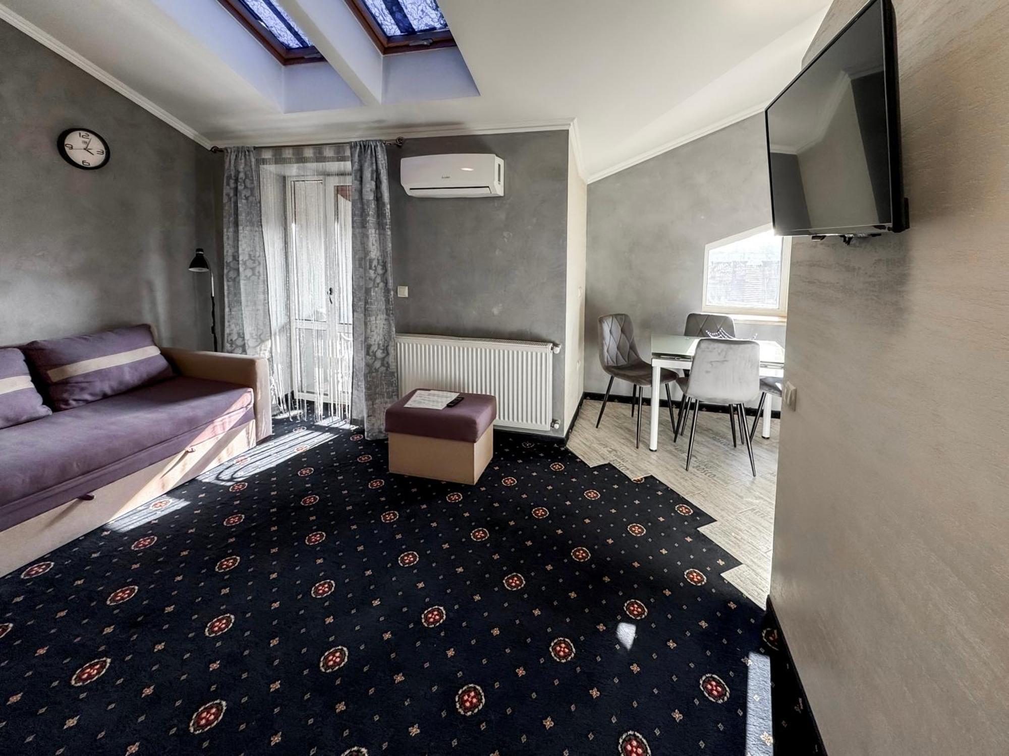 Apartments On Zaliznychna 49 Ивано-Франковск Экстерьер фото