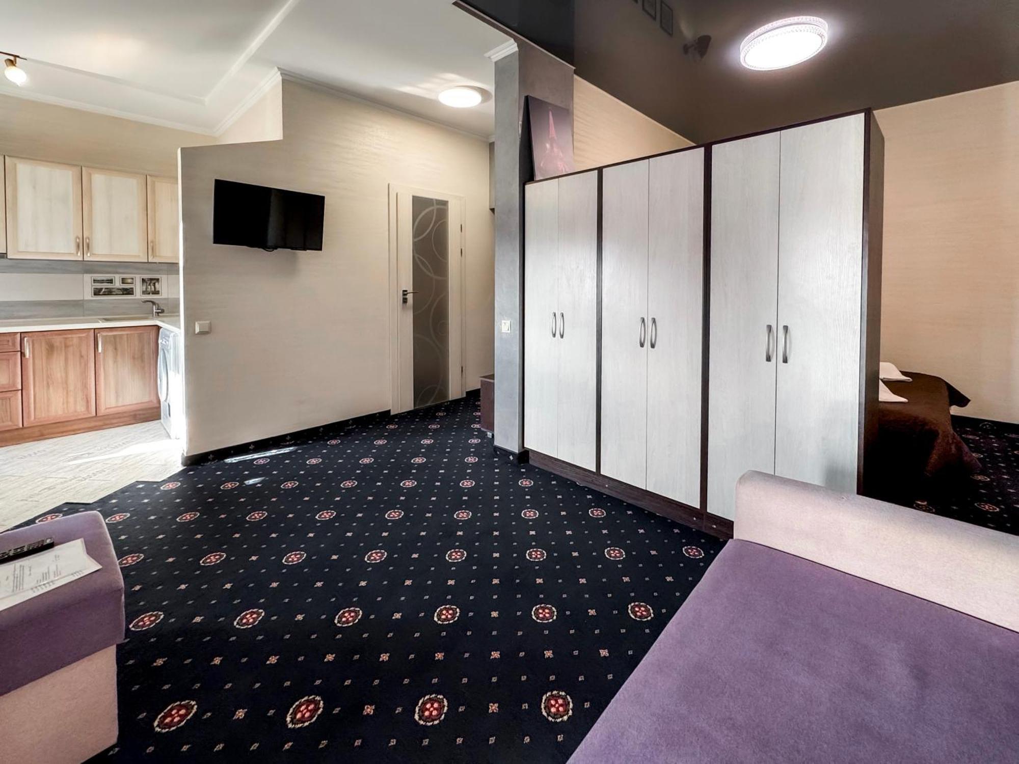 Apartments On Zaliznychna 49 Ивано-Франковск Экстерьер фото