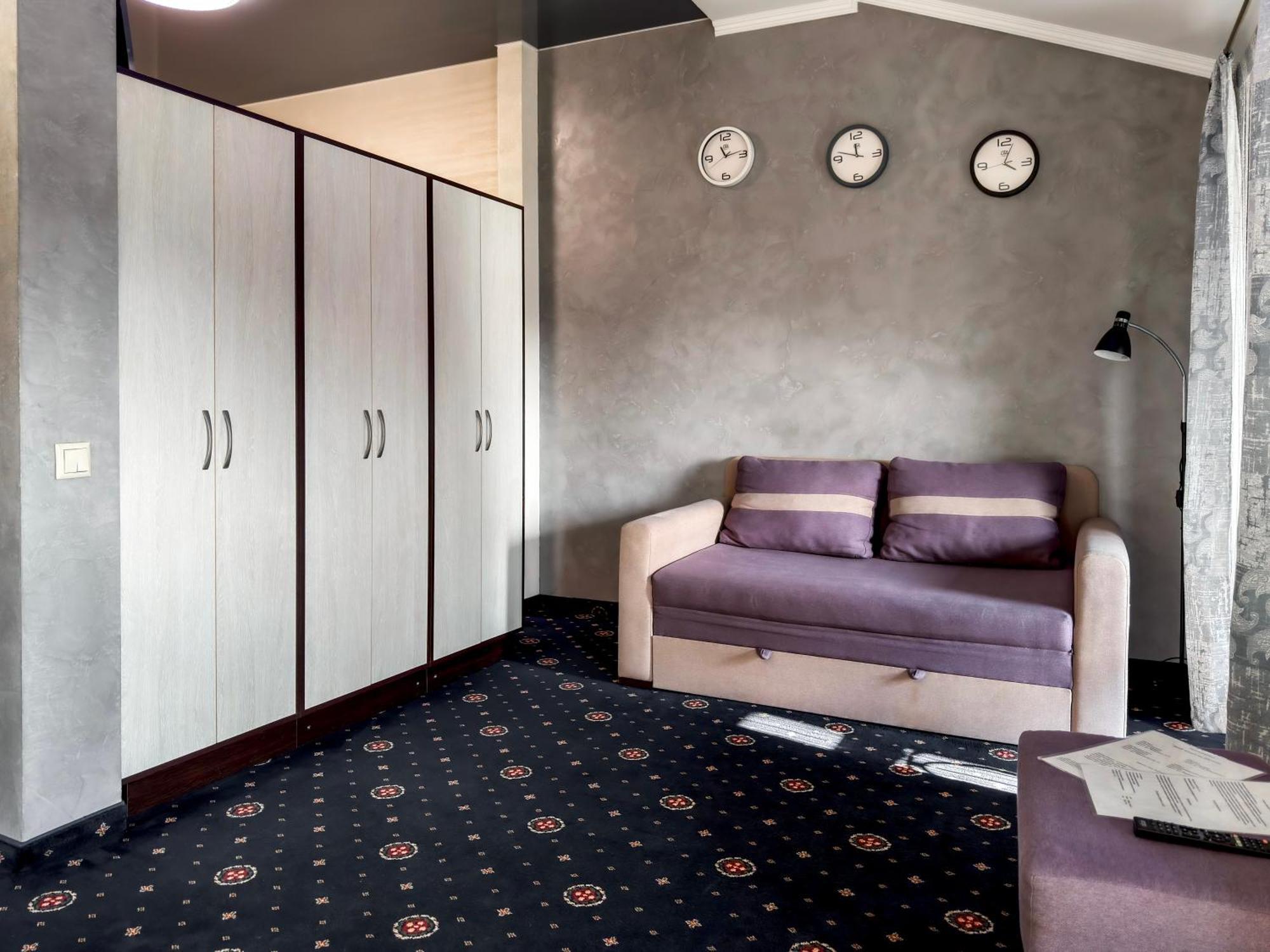 Apartments On Zaliznychna 49 Ивано-Франковск Экстерьер фото