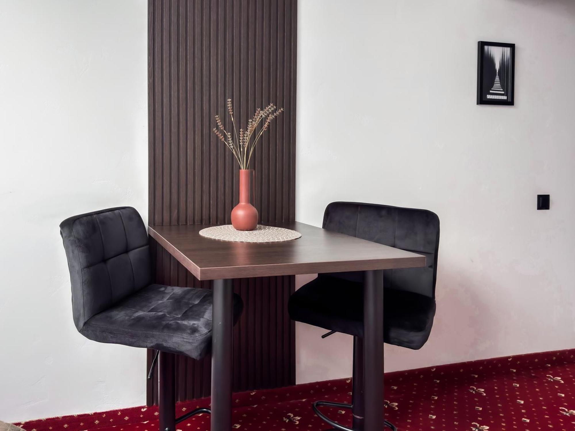 Apartments On Zaliznychna 49 Ивано-Франковск Экстерьер фото