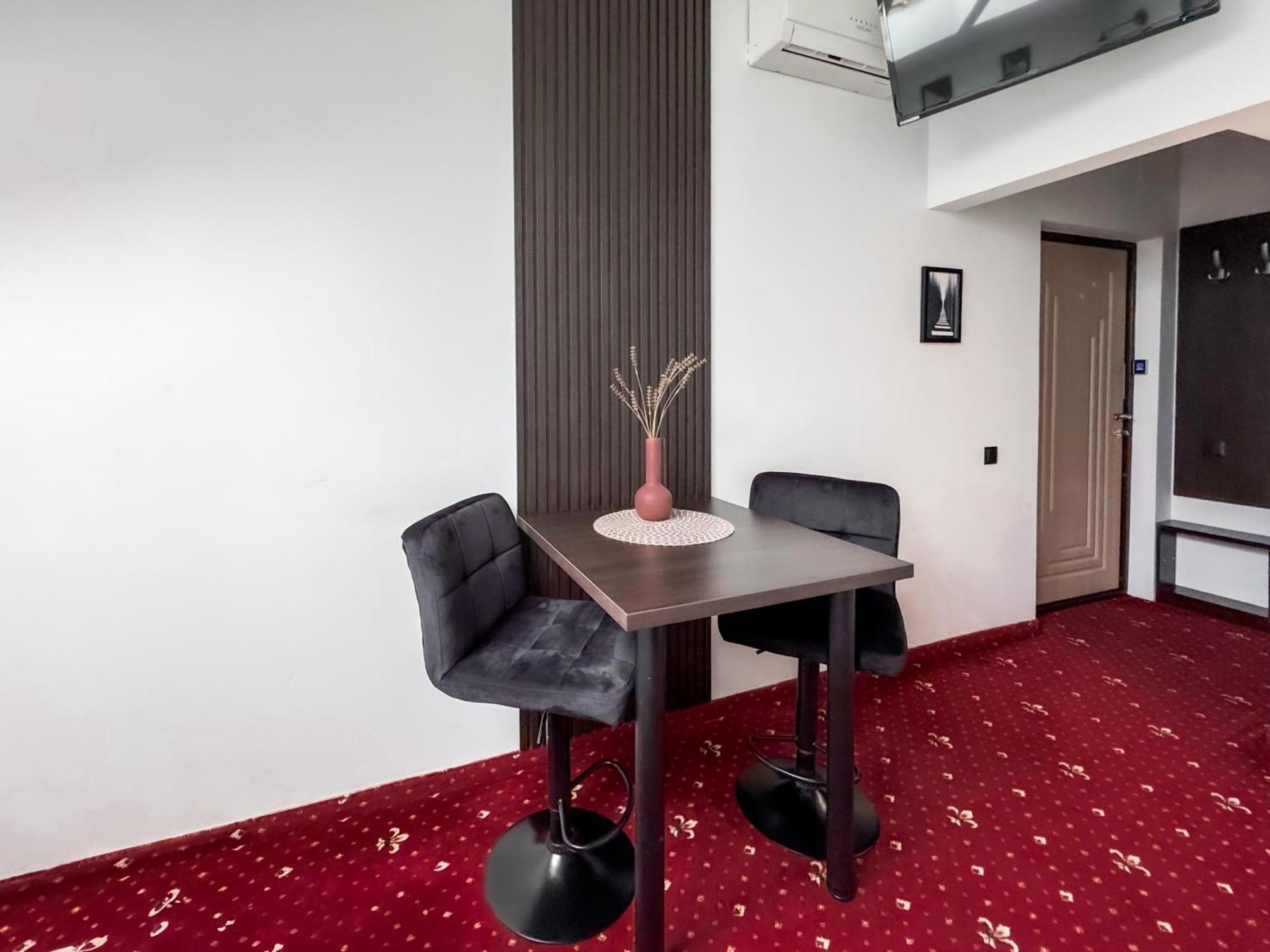 Apartments On Zaliznychna 49 Ивано-Франковск Экстерьер фото