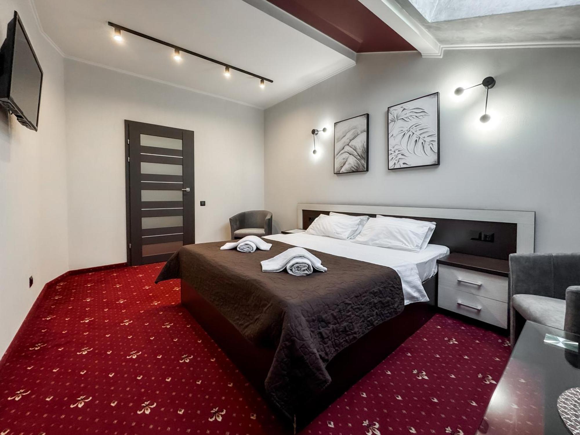 Apartments On Zaliznychna 49 Ивано-Франковск Экстерьер фото