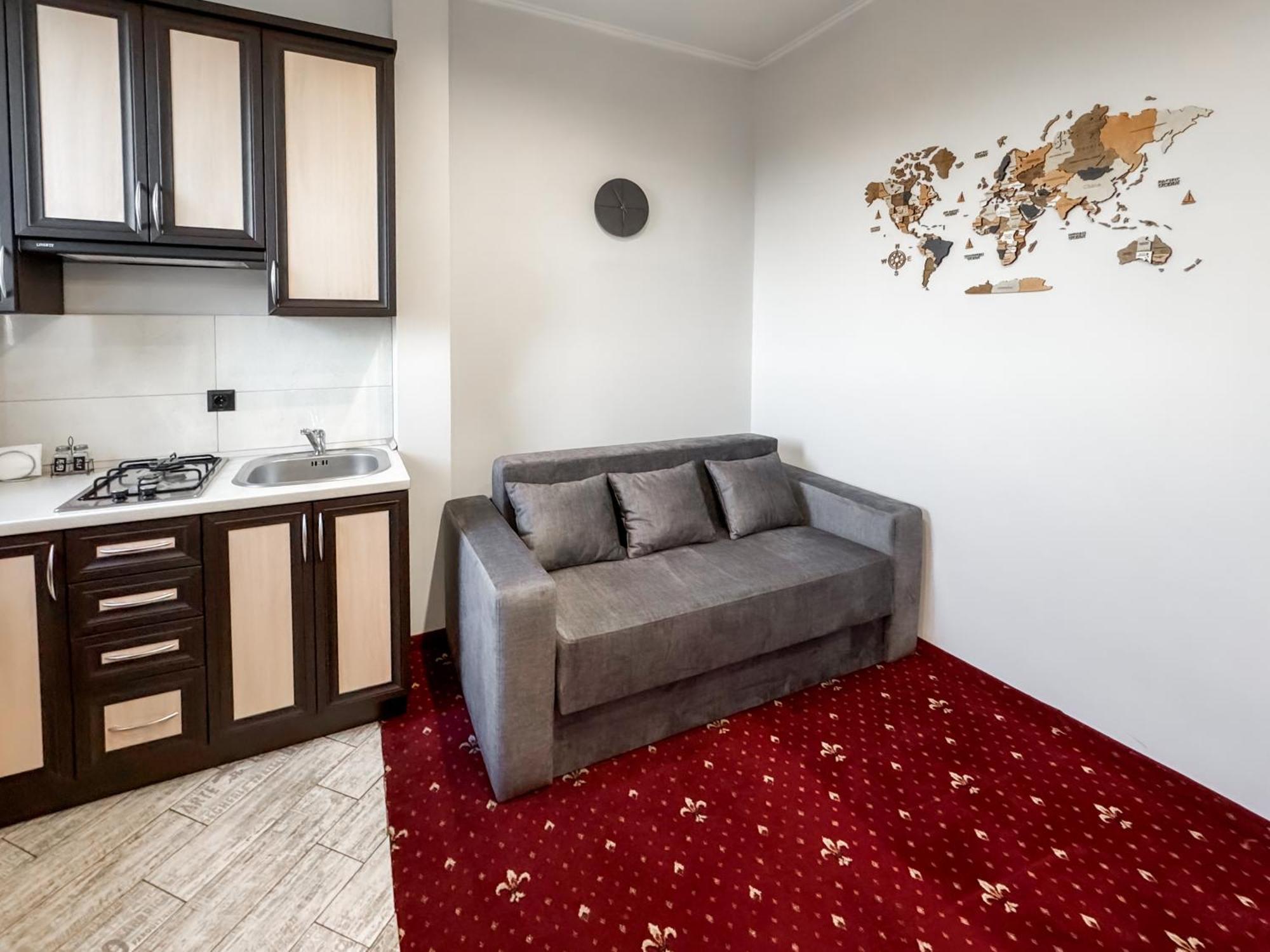 Apartments On Zaliznychna 49 Ивано-Франковск Экстерьер фото