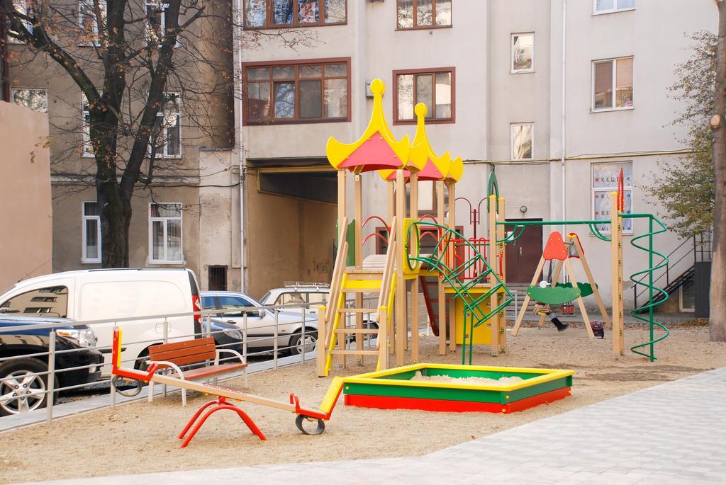 Apartments On Zaliznychna 49 Ивано-Франковск Экстерьер фото